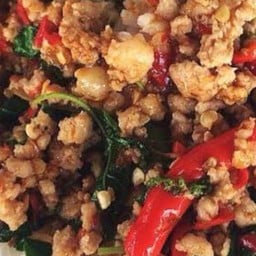 กระเพราหมูสับ  ราดข้าว
