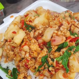 กระเพราหมูสับปลาหมึก