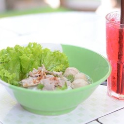 ก๋วยเตี๋ยวลูกชิ้น+เนื้อสด