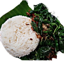 ข้าวเนื้อสับไข่เยี่ยวม้ากระเพรากรอบ