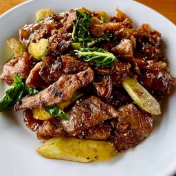 ผัดซีอิ๊วหมู เส้นใหญ่
