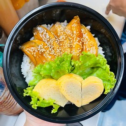 ข้าวหน้าท้องแซลมอนต้มซีอิ๊ว