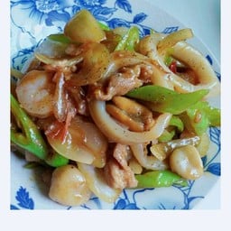 ผัดพริกหยวกรวมราดข้าว