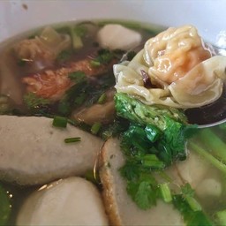 เกี๊ยวกุ้งนายน้อย