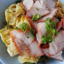 เกี๊ยวหมูแดง พิเศษ