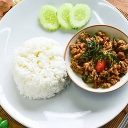 ข้าวราดผัดกระเพรา