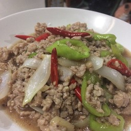 ข้าวหมูผัดพริกหยวก