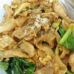 ราดหน้าหมูหมักอัศวิน ตลาดอัศวิน