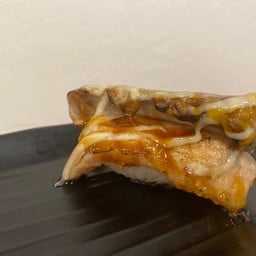 ซูชิเนื้อแซลมอนติดหนัง