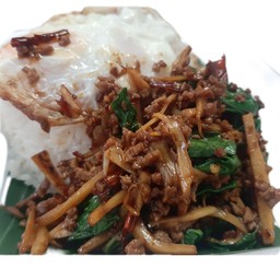 กระเพราหน่อไม้(เนื้อสับ)พริกแห้ง