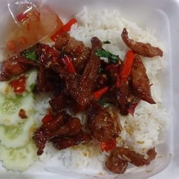 ข้าวผัดกระเพราหมูแดด