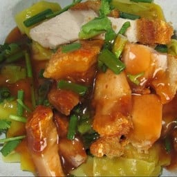 หมี่เหลืองเกี๊ยวหมูกรอบแห้ง