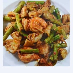 ผัดพริกแกงรวมราดข้าว