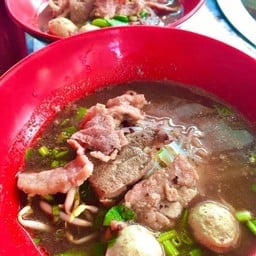 ร้านก๋วยเตี๋ยวตอง555