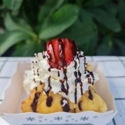 ไอติมทอดวิปครีมสตรอเบอร์ี่สด