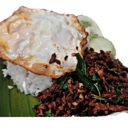 ข้าวกระเพราเนื้อพริกลาบ