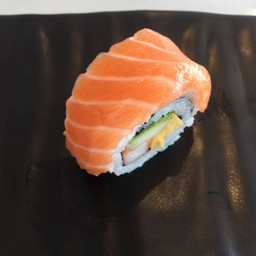 แซลมอนโรล