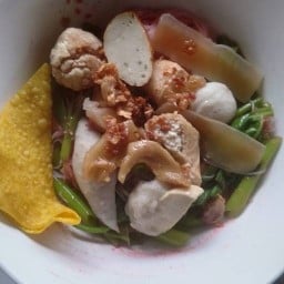 เจ๊ติ๋มก๋วยเตี๋ยวลูกชิ้นปลา เย็นตาโฟต้มยำ