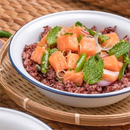 ข้าวหน้ายำแซลมอน