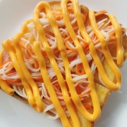 ขนมปังปิ้งหน้าปูอัด+ซอสชีส