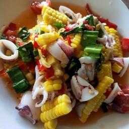 ยำปลาหมึก