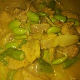 แกงเผ็ดหมูเห็ดแครงหน่อเหรียง