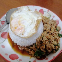 เฮียแชมป์กะเพราบ้าน