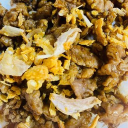 เนื้อทอดกระเทียมราดข้าว