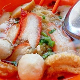 เกี๊ยวน้ำหมูแดง