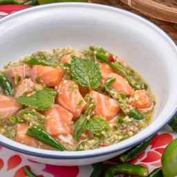 ยำแซลมอน