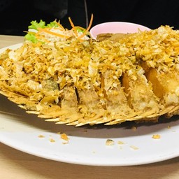 ปลาทับทิมทอดกระเทียม แบบแร่เนื้อ