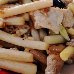 ไหลบัวผัดหมู