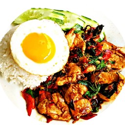 ข้าวกะเพราไก่ราดข้าว