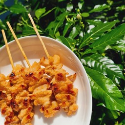 กระเพราพริกแห้ง  หน้าบ้าน