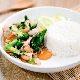 ผัดผักราดข้าว