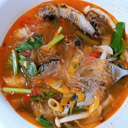 ต้มยำปลาป๋องใส่วุ้นเส้น