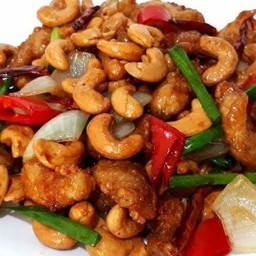 ไก่ผัดเม็ดมะม่วงกับขาว