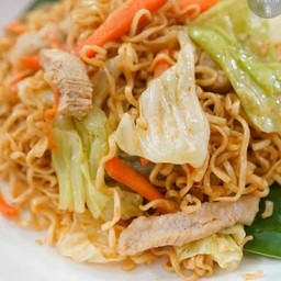 มาม่าผัดไข่หมูนุ่ม2ก้อนนะ