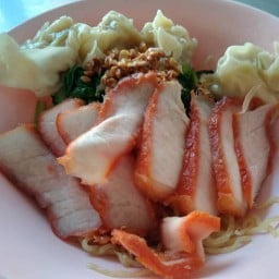 ชายสี่ บะหมี่เกี๊ยว หน้าเซเว่นบารอน2 รัชดา3แยก6