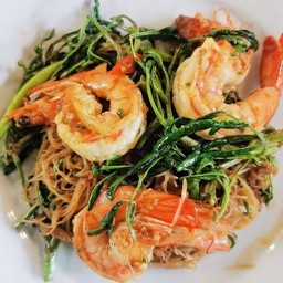 หมี่ผัดกระเฉดกุ้งสด