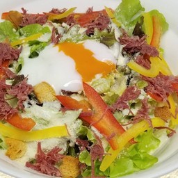 คอร์นบีฟซีซาร์สลัด (Corn Beef Ceasa Salad)