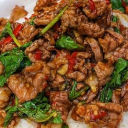 กะเพราหมูชิ้น