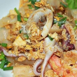 ก๋วยเตี๋ยวคั่วรวมมิตร/หมู,กุ้ง,ไก่,เบคอน/กุ้ง