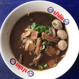 ลุงแว่นก๋วยเตี๋ยวนำชัย(ที่ดินไท)