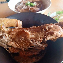 เตี๋ยวโครงไก่ตุ๋น
