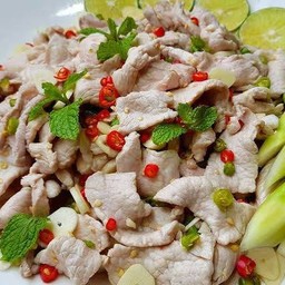 ยำหมูสะดุ้ง