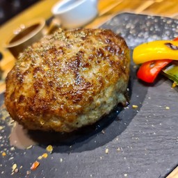 วากิวแฮมเบิร์กใหญ่ 250 กรัม (Wagyu Giant Hamburg 250 Grams) (A la carte)