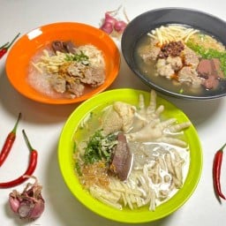 ต้มเส้น ข้าวเปียกเส้น ซวดลวด สาขาริมโขง หน้าวัดมหาธาตุ อร่อยสะอาด เส้นสดทำเอง