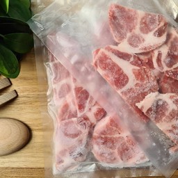 เนื้อสันคอหมูอย่างดี 200 กรัม (Buta Goma 200 Grams)