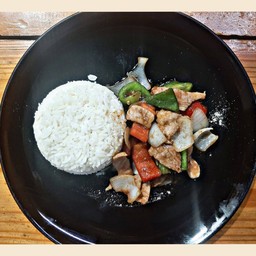 ผัดพริกหวาน ราดข้าว